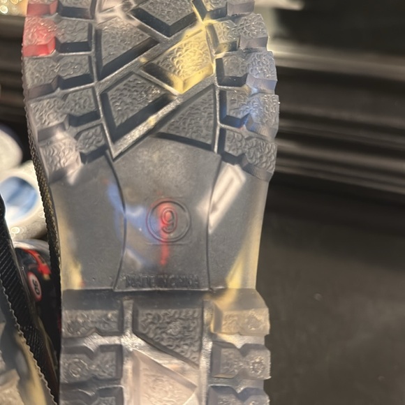 AUTOMOBILE CARS LIGHT UP RAIN BOOTS. WORN 3X. BRAND NEW CONDITION. - Picture 11 of 11